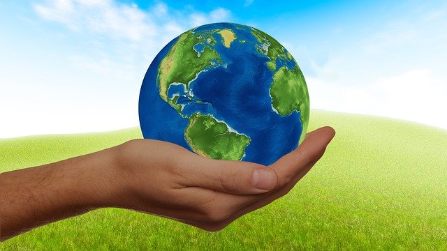 planete dans une main